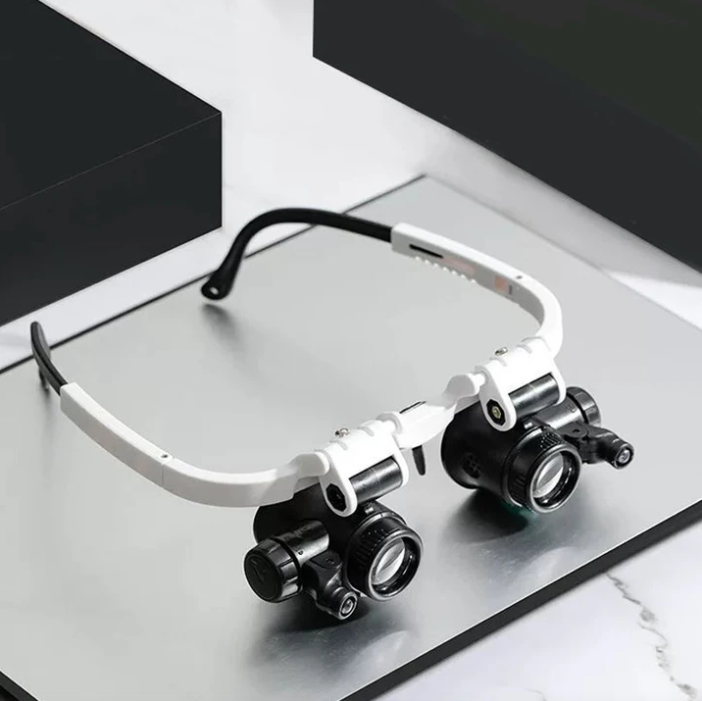 OptiGlow – Illuminated Precision Magnifier