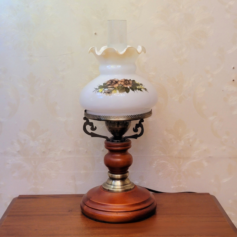 LumaSophie – Classic Red-Brown Urn Table Lamp