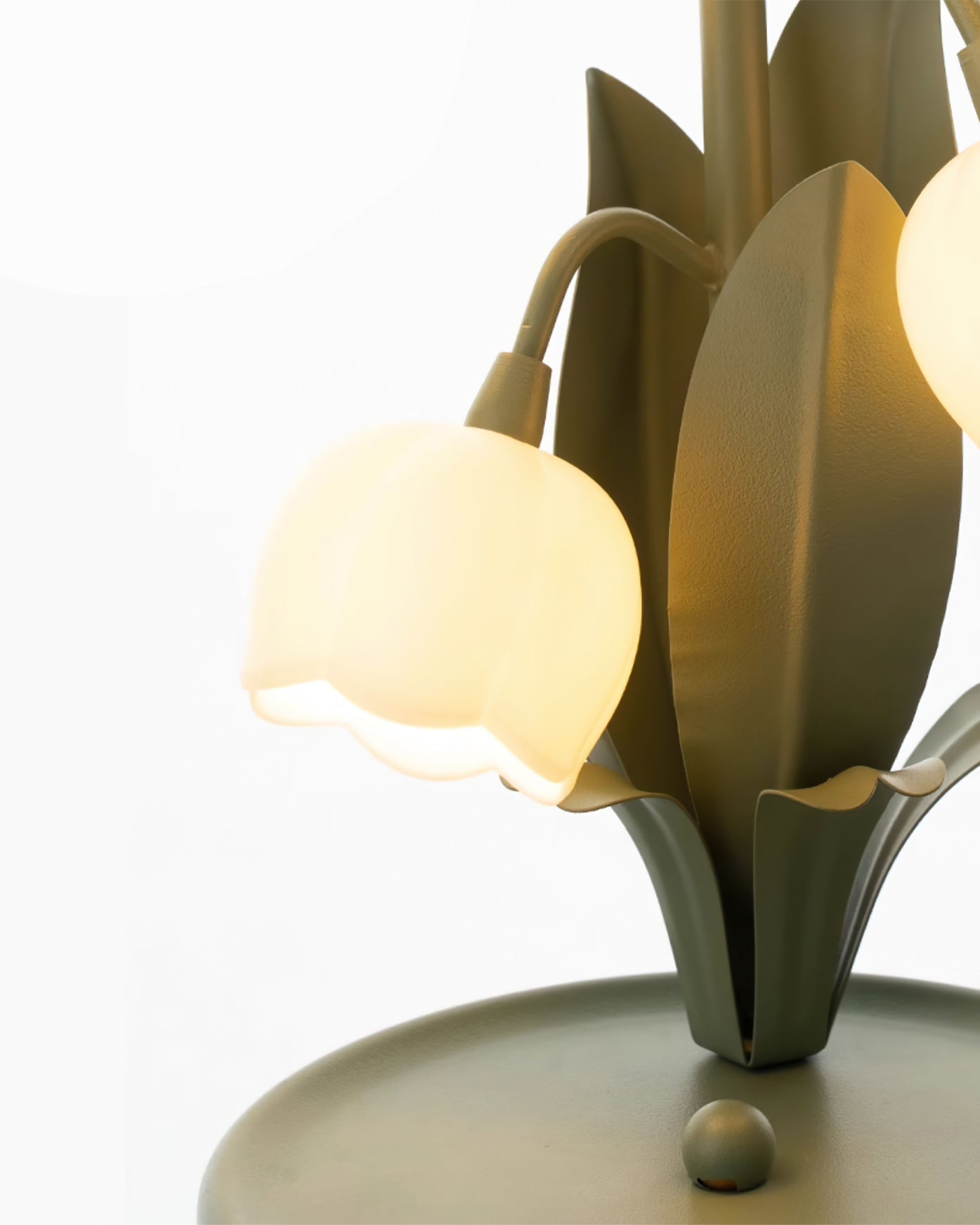 FloraLuxe – Refined Orchid Design Interior Light