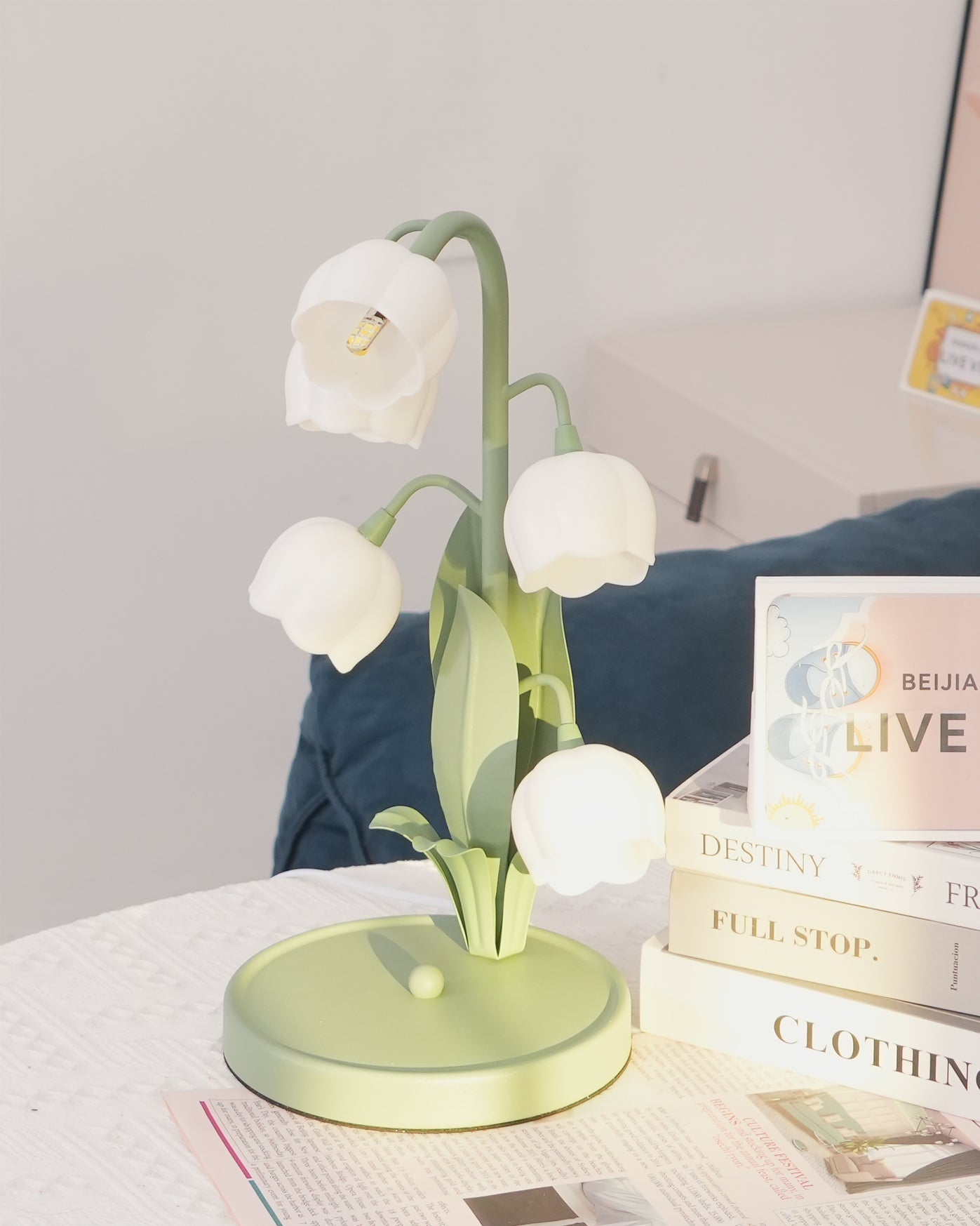 FloraLuxe – Refined Orchid Design Interior Light