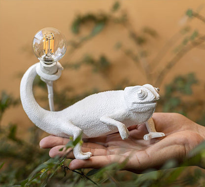CamouGlow – Resin Table Lamp with Charming Chameleon Detail