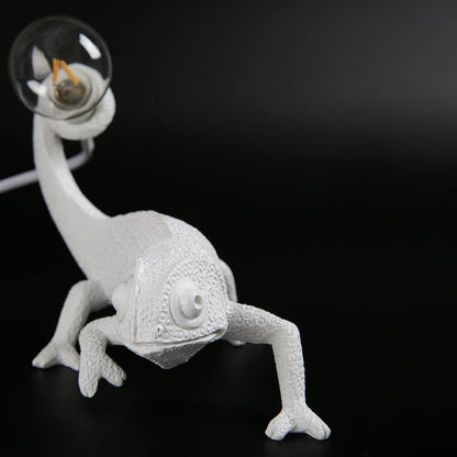 CamouGlow – Resin Table Lamp with Charming Chameleon Detail