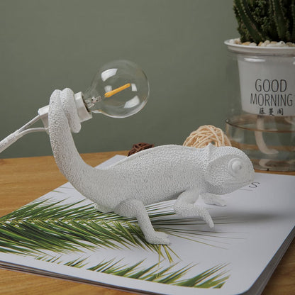 CamouGlow – Resin Table Lamp with Charming Chameleon Detail