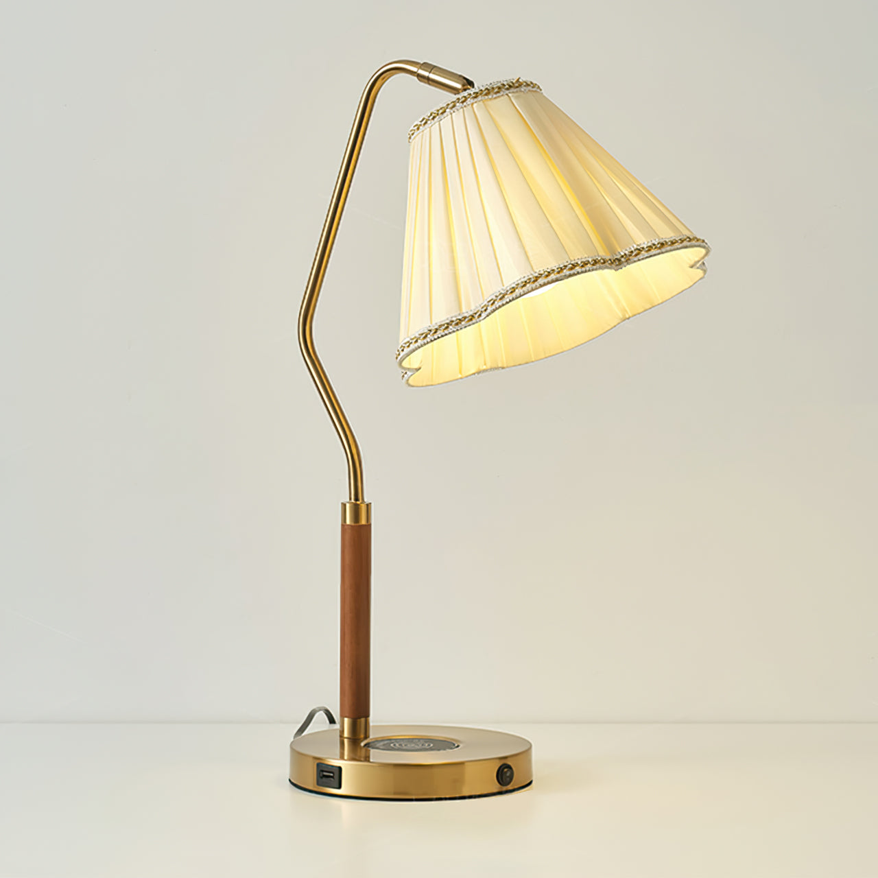 GlamourLux – Luxurious Fabric Table Lamp