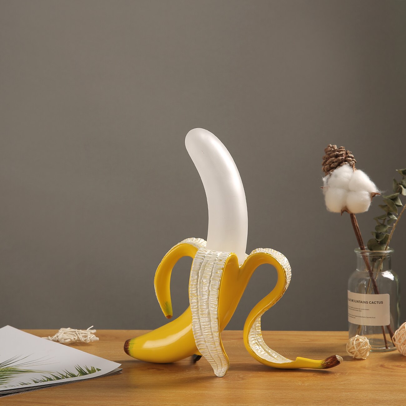GoldenBanana - Elegant Art Deco Table Lamp