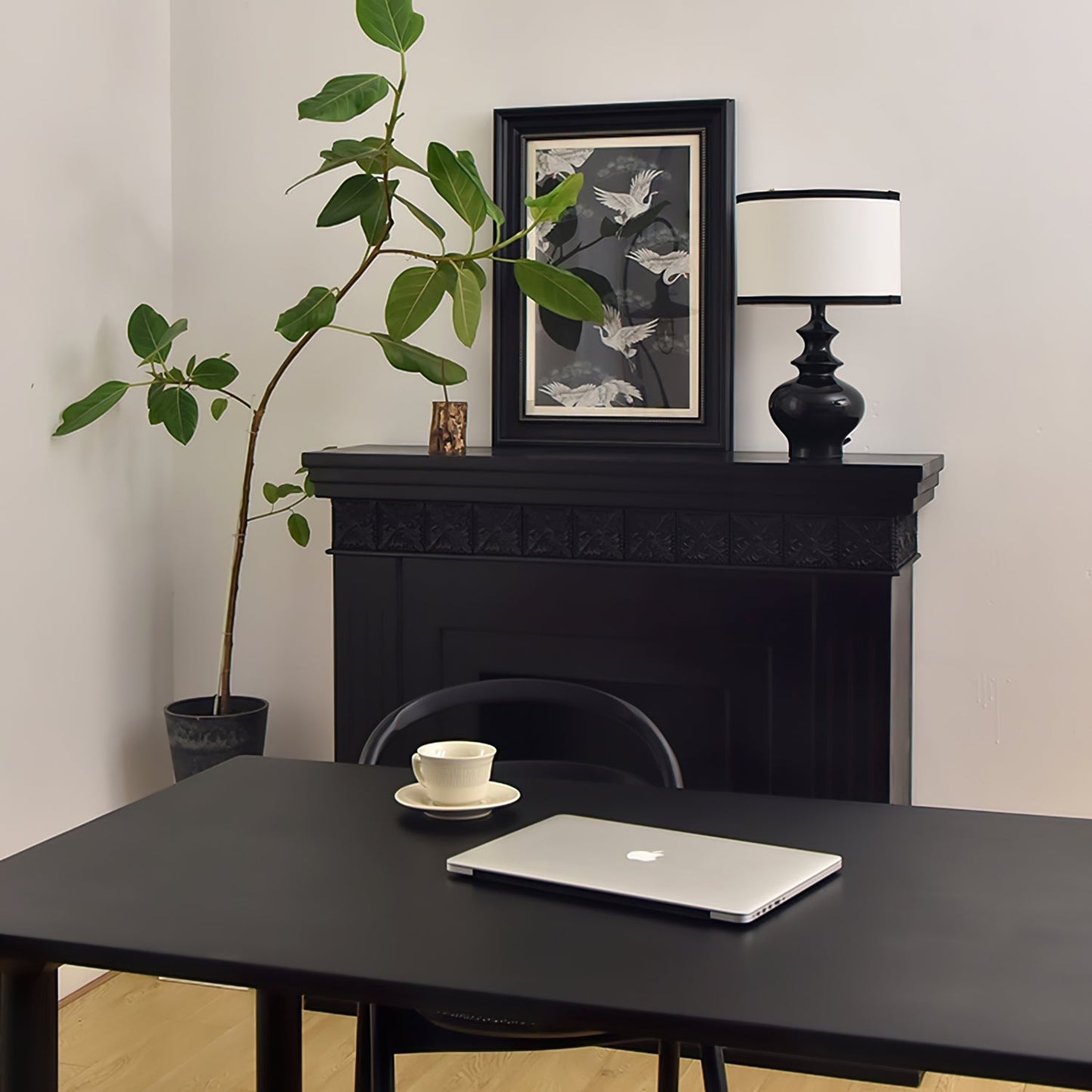 VintageGlow - Lamp with Classic Jar Design and Gentle Light