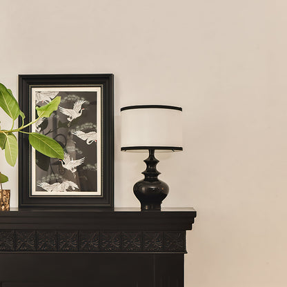 VintageGlow - Lamp with Classic Jar Design and Gentle Light