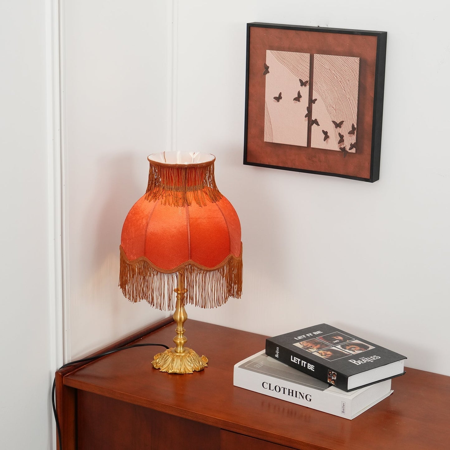 ElegantFringe – Modern Brass Lamp with Tassels