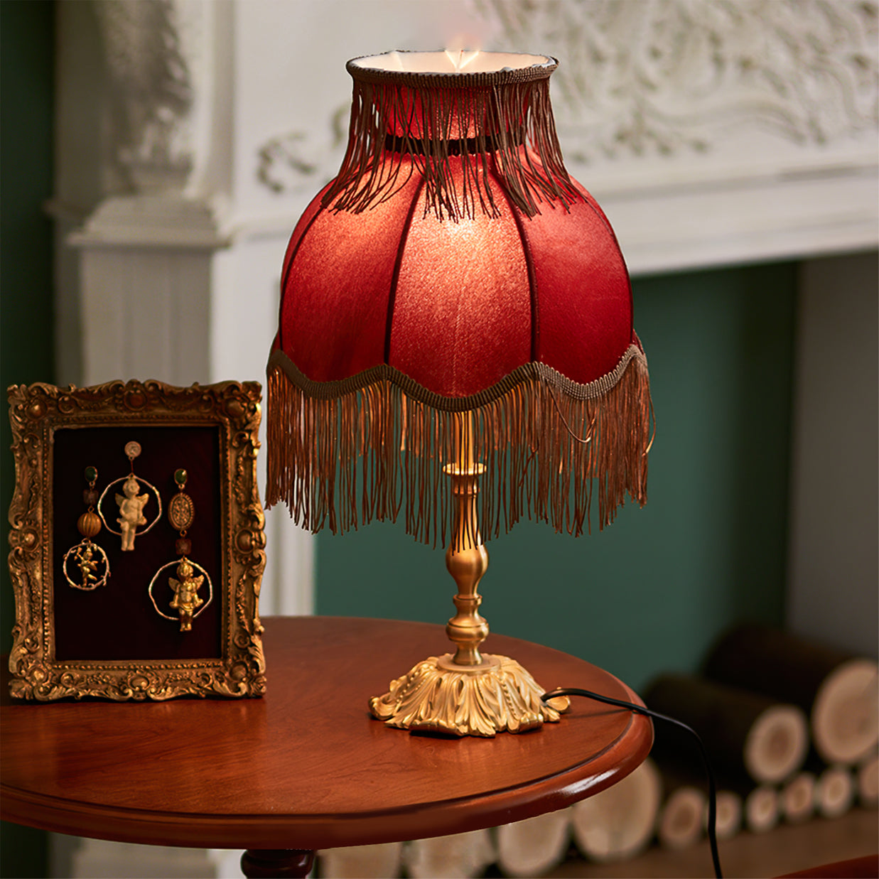 ElegantFringe – Modern Brass Lamp with Tassels