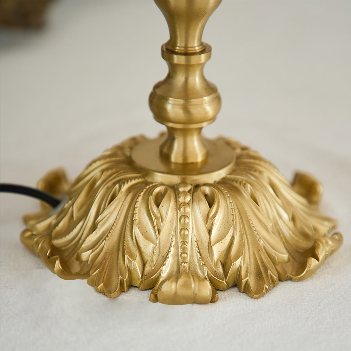 ElegantFringe – Modern Brass Lamp with Tassels