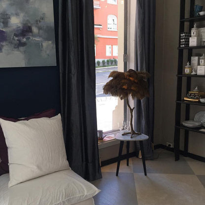 FeatherGlam – Luxurious Table Lamp