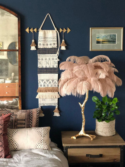FeatherGlam – Luxurious Table Lamp