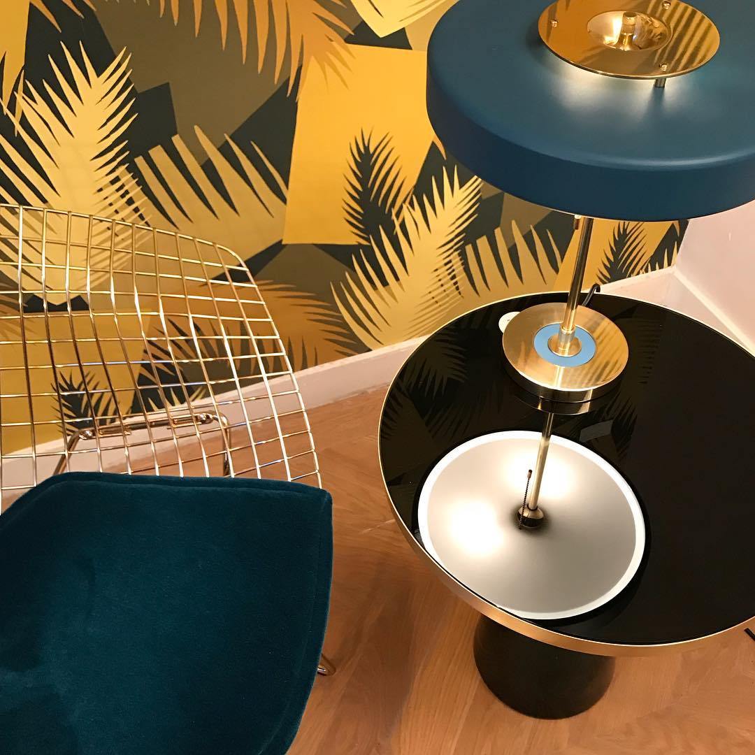 ElegantGlow – Timeless Metal and Acrylic Table Lamp