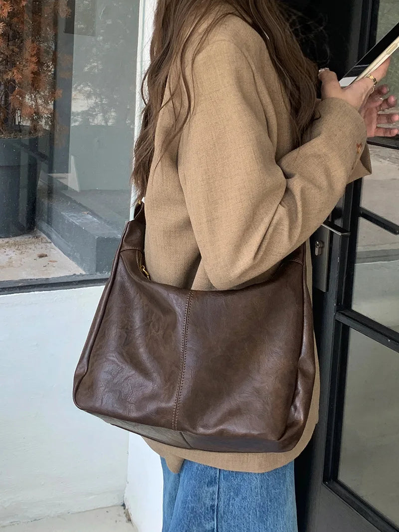 Isabelle Messenger Bag – Stylish and Functional Everyday Crossbody