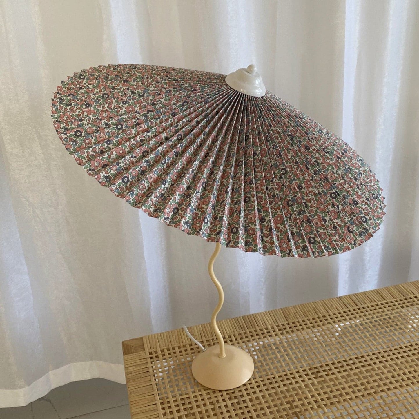 LuxePleat - Elegant Table Lamp with a Textured Pleated Shade