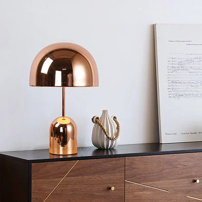 CopperElegance - Sophisticated Table Lamp